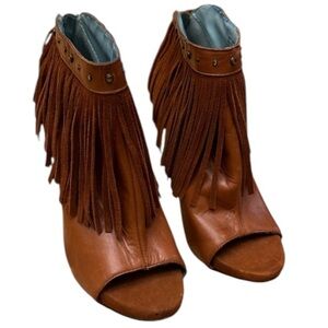 MIRANDA LAMBERT ⭐️ fringe booties